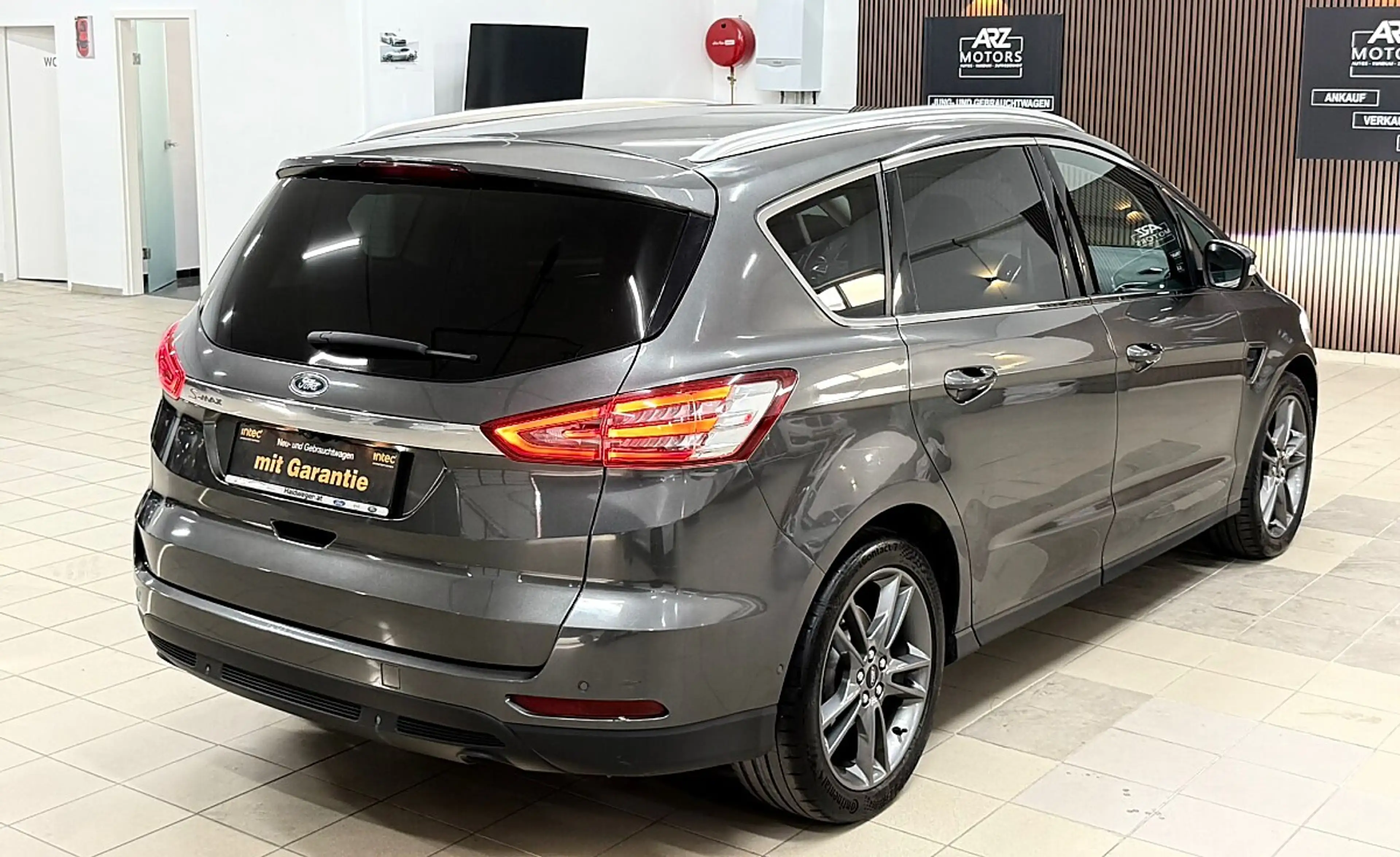 Ford S-Max 2.0EcoBlue Titanium — photo 3