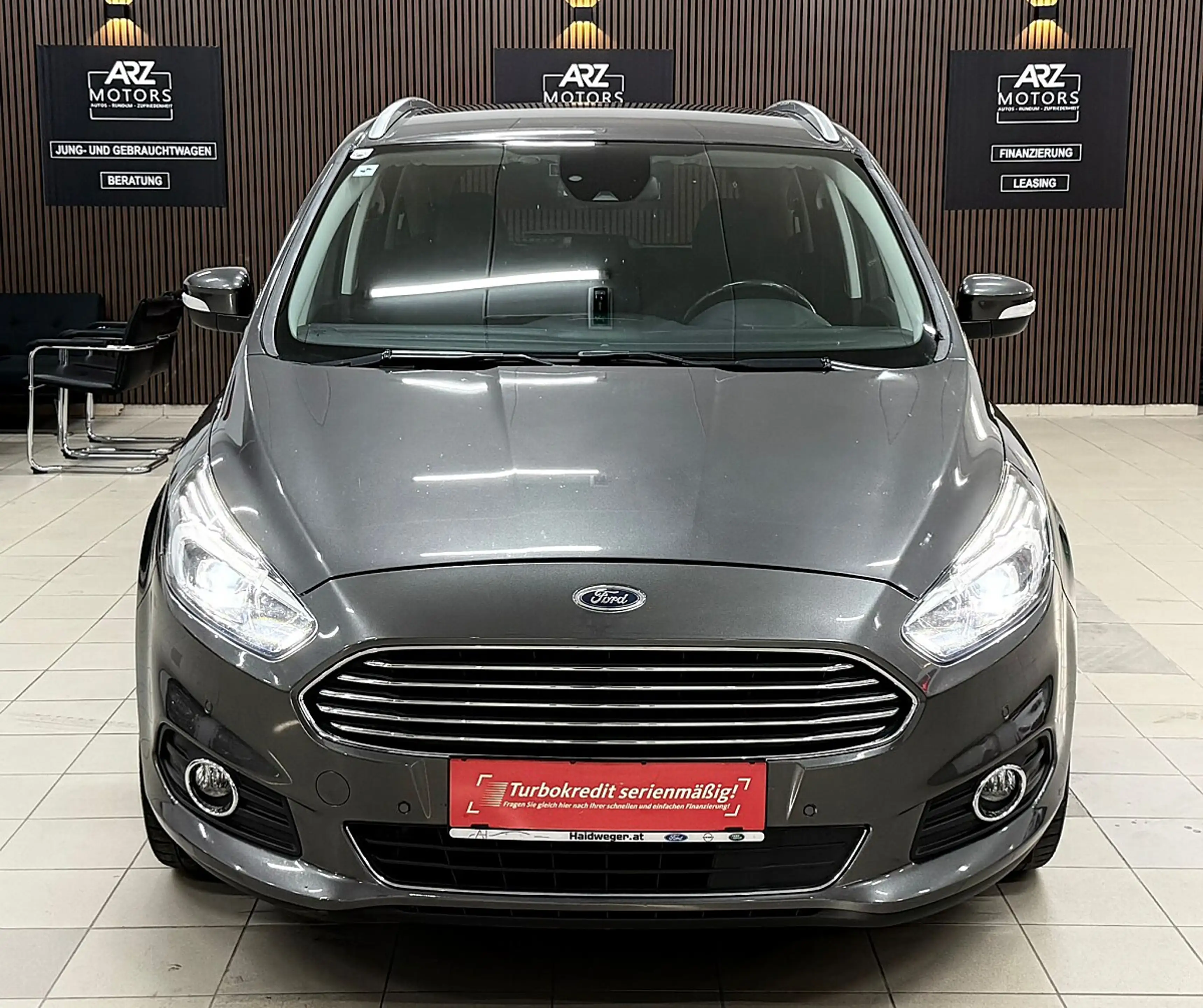 Ford S-Max 2.0EcoBlue Titanium — photo 5