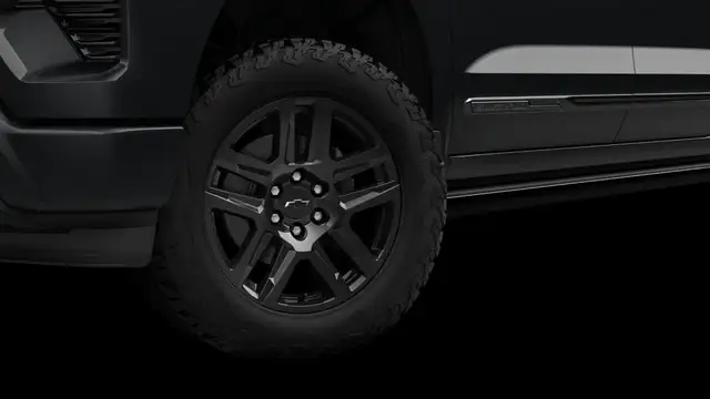 Chevrolet Silverado view 4