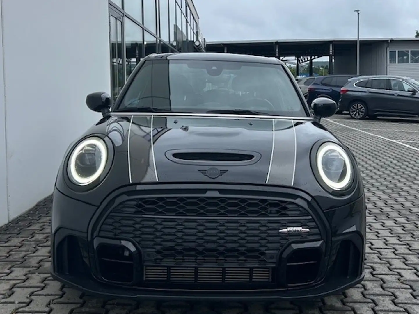 MINI Cooper S 5-Türer JCW Trim LkHZ RFK Parkass PANO Černá - 2
