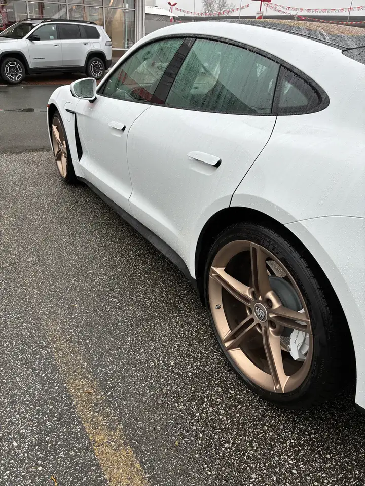 Porsche Taycan снимка Porsche Taycan