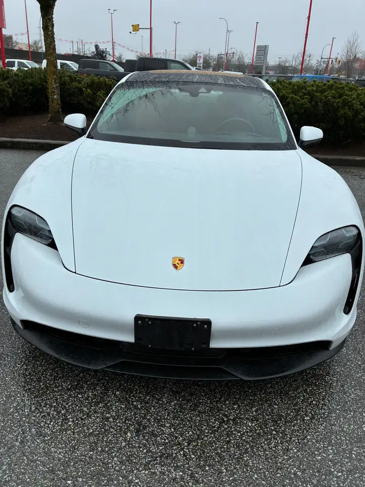 Porsche Taycan снимка Porsche Taycan
