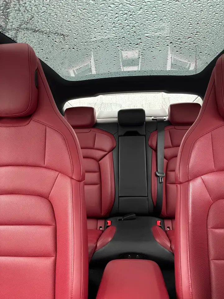 Porsche Taycan снимка Porsche Taycan