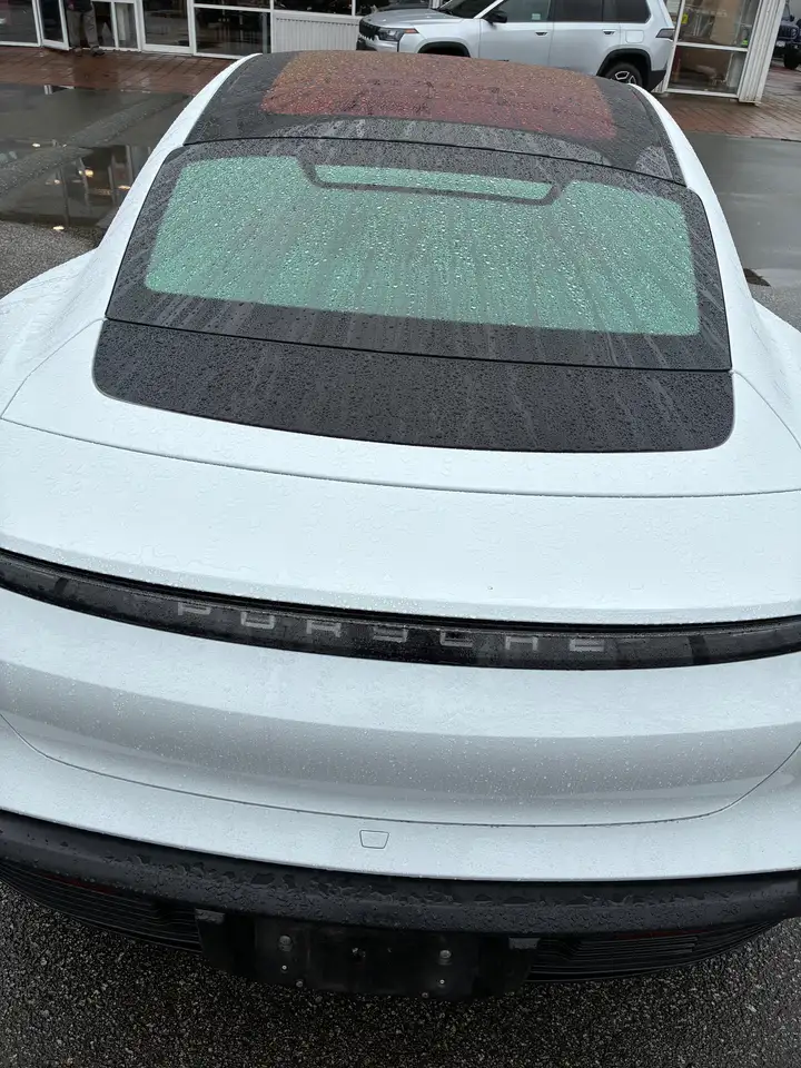 Porsche Taycan снимка Porsche Taycan