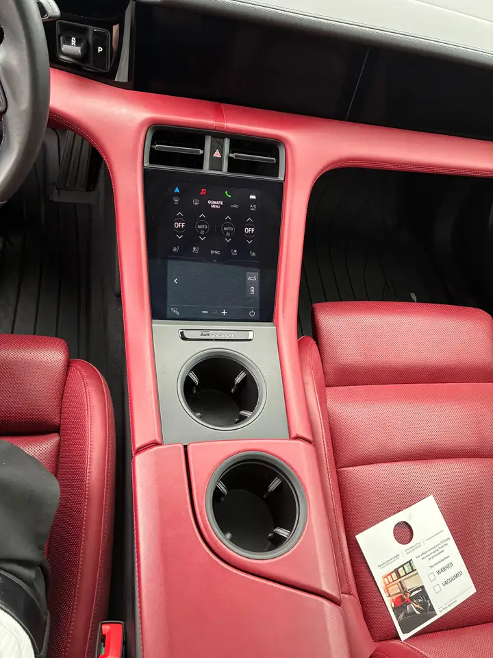 Porsche Taycan снимка Porsche Taycan