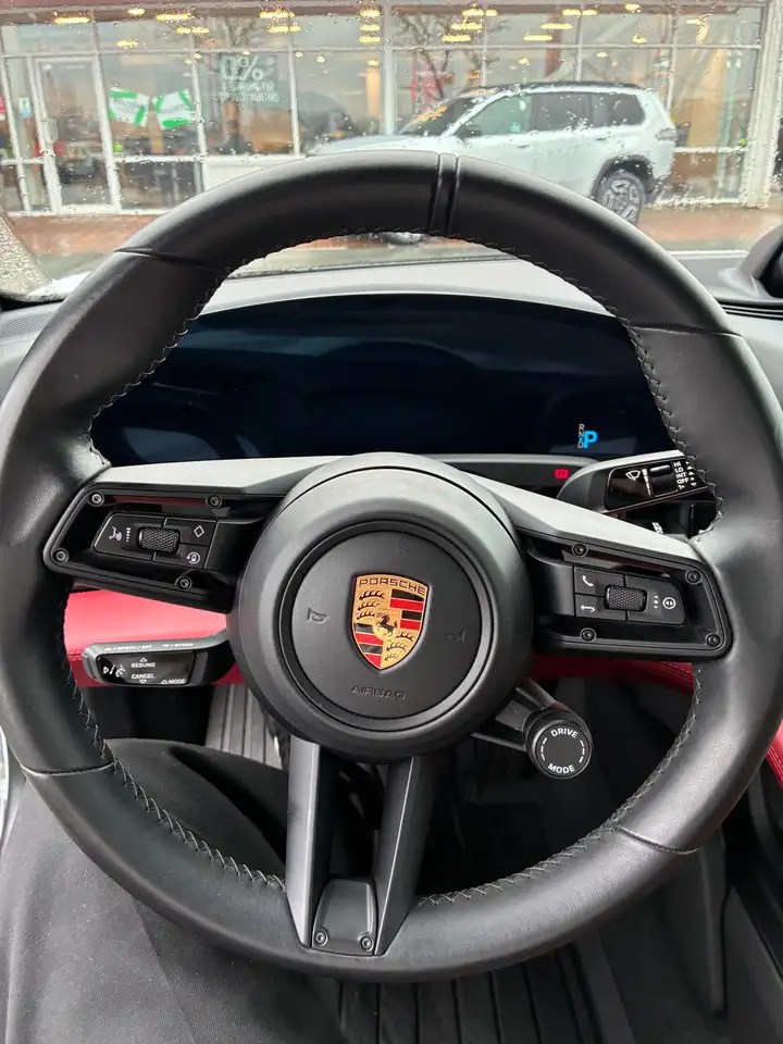Porsche Taycan снимка Porsche Taycan