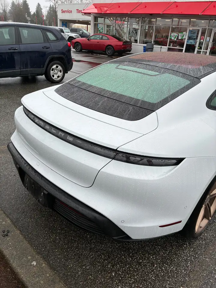 Porsche Taycan снимка Porsche Taycan