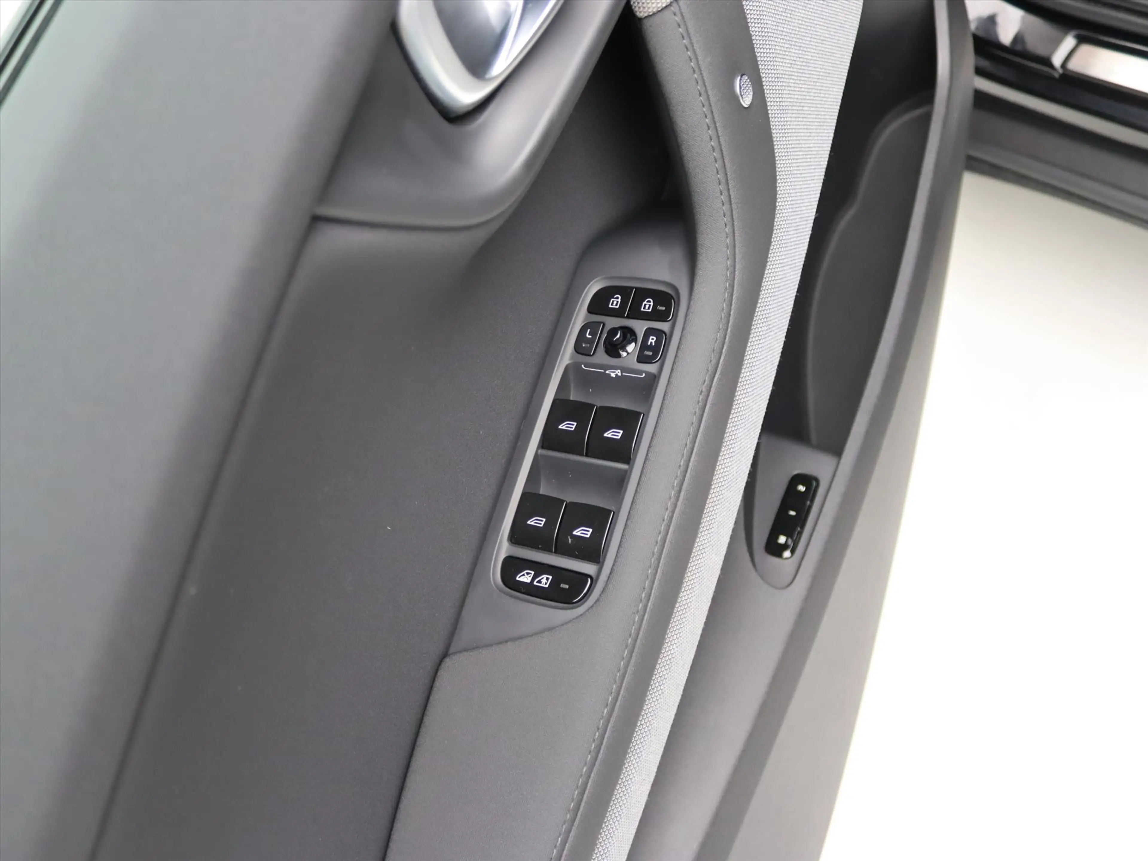 Polestar 2 165kW Standard Range Single Motor 90,84% SoH [ PAN — photo 33