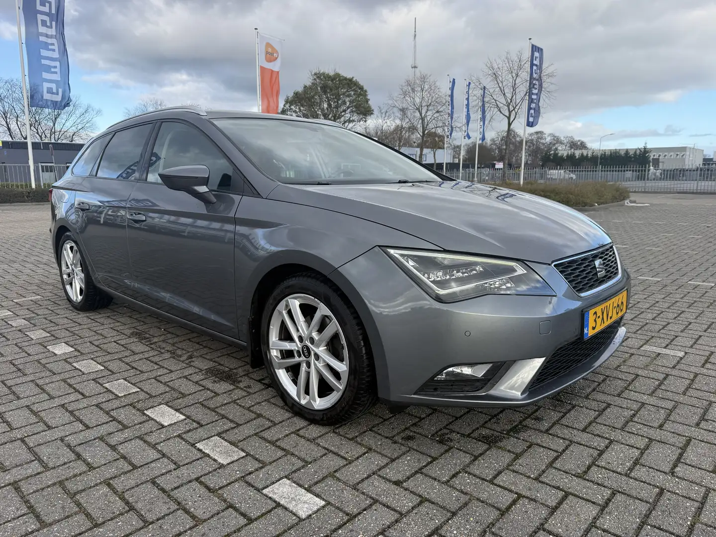SEAT Leon ST 1.6 TDI Business Ecomotivr Grijs - 1