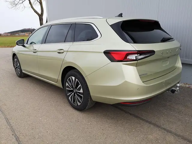Skoda Superb view 3