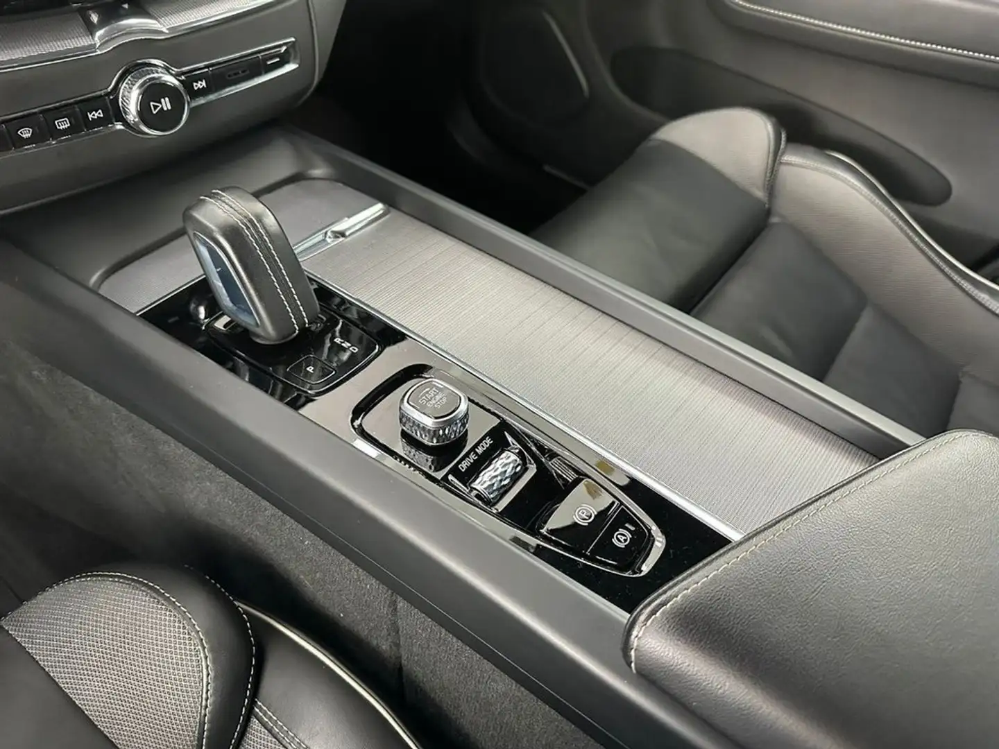 Volvo XC60 2.0 B4 D AWD RDesign Auto Azul - 2