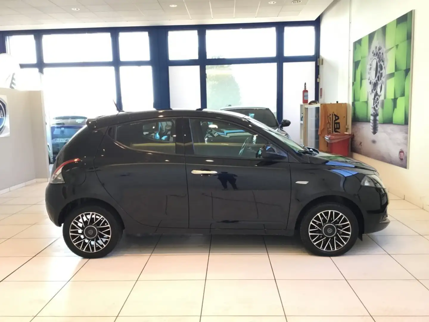 Lancia Ypsilon 1.0 FireFly 5 porte S&S Hybrid Platino MY24 Nero - 2