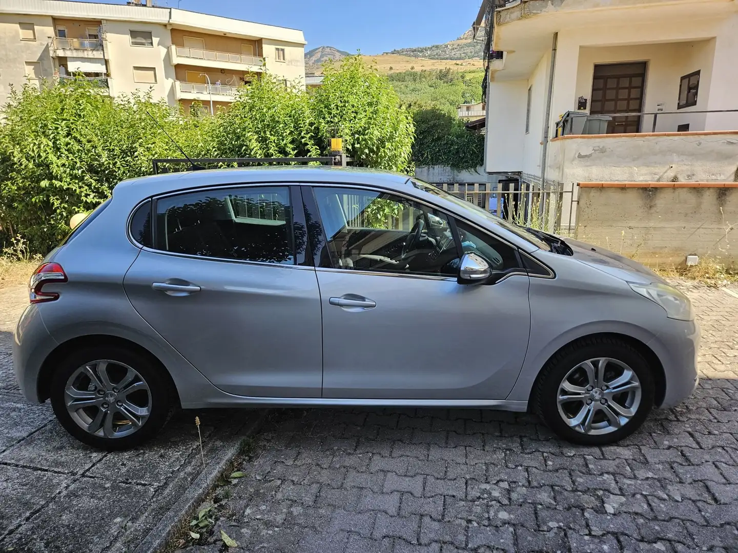 Peugeot 208 208 5p 1.2 vti 12v Allure GPL Grigio - 2