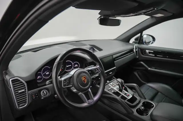 Porsche Cayenne view 23