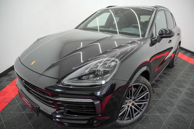 Porsche Cayenne view 11