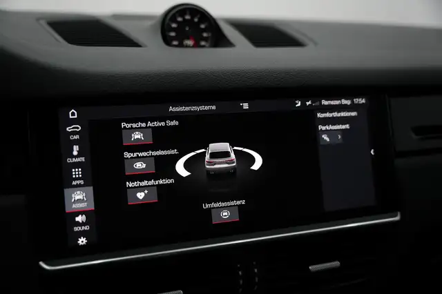 Porsche Cayenne view 27