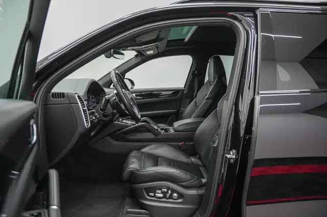 Porsche Cayenne view 21