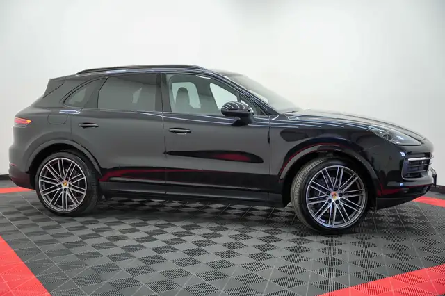 Porsche Cayenne view 4