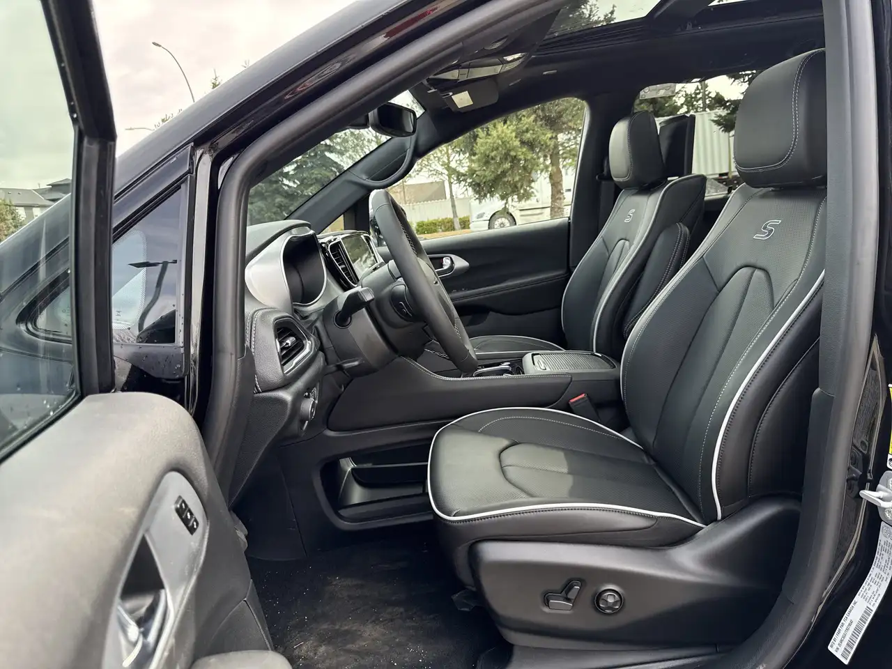 Chrysler Pacifica снимка Chrysler Pacifica
