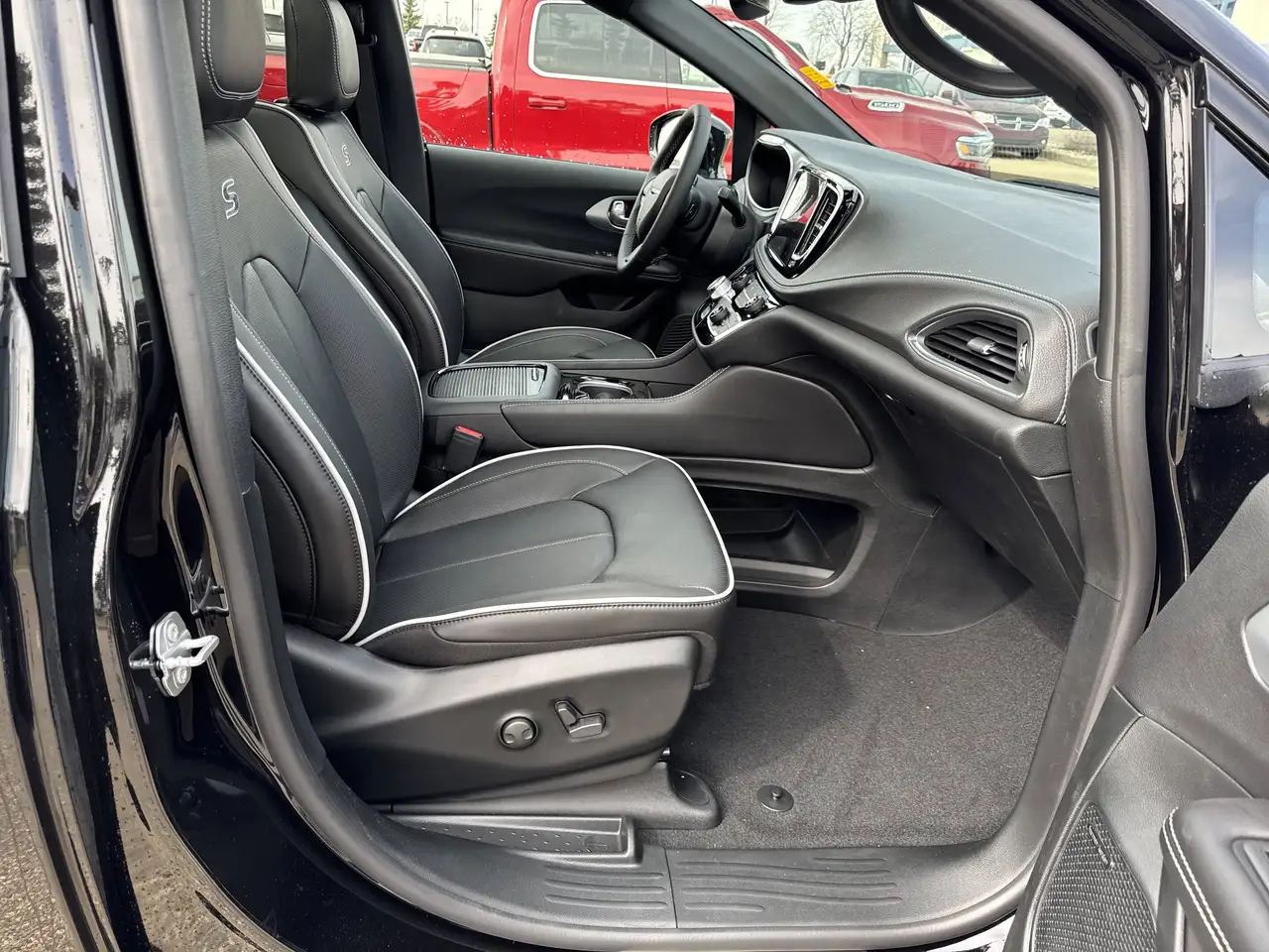 Chrysler Pacifica снимка Chrysler Pacifica