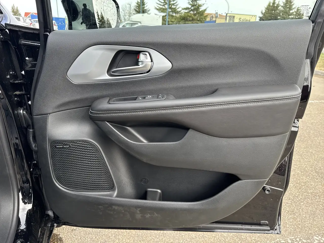 Chrysler Pacifica снимка Chrysler Pacifica
