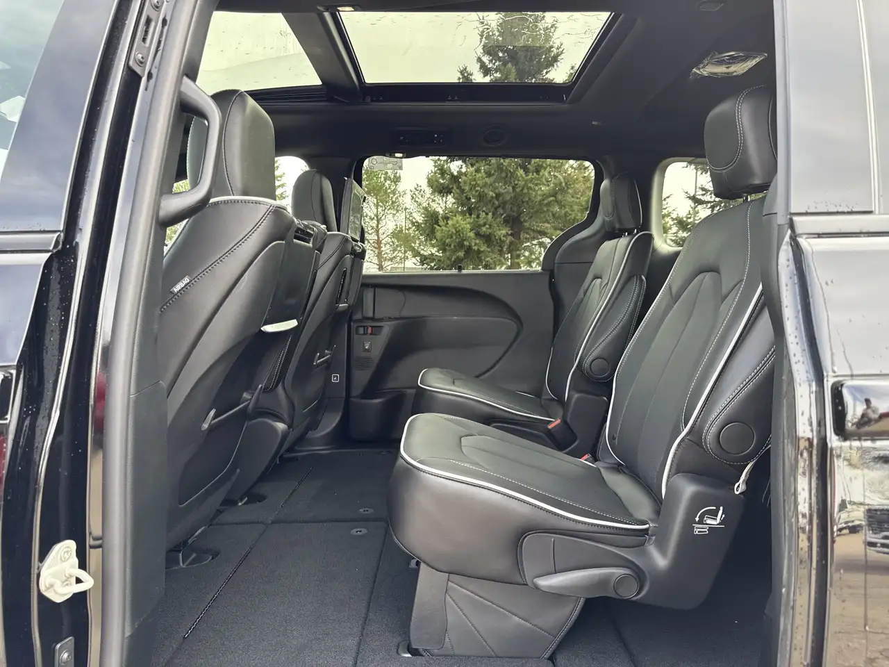 Chrysler Pacifica снимка Chrysler Pacifica