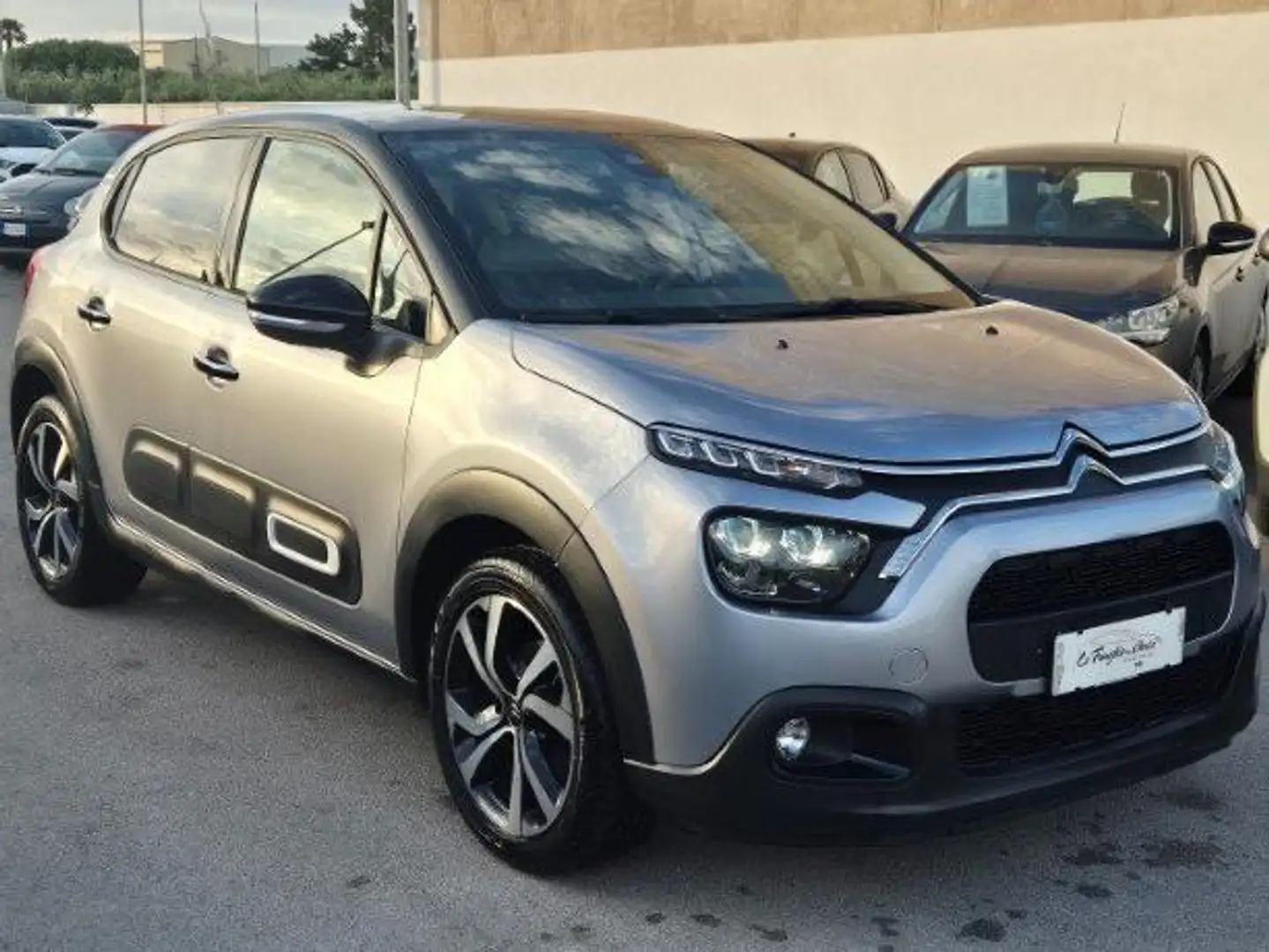 Citroen C3 C3 1.2 puretech Shine Pack s Grijs - 1