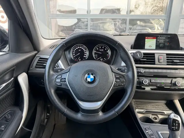 BMW 1 Series view 8