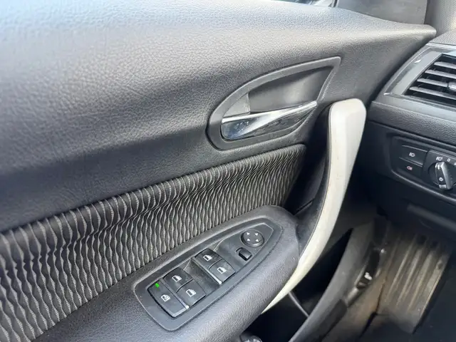 BMW 1 Series view 25