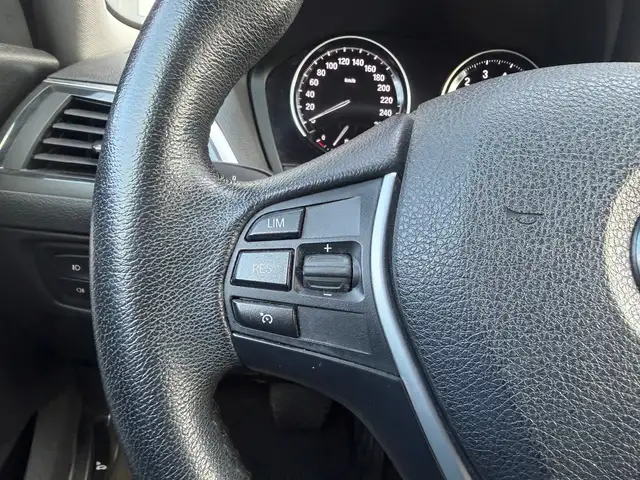 BMW 1 Series view 14