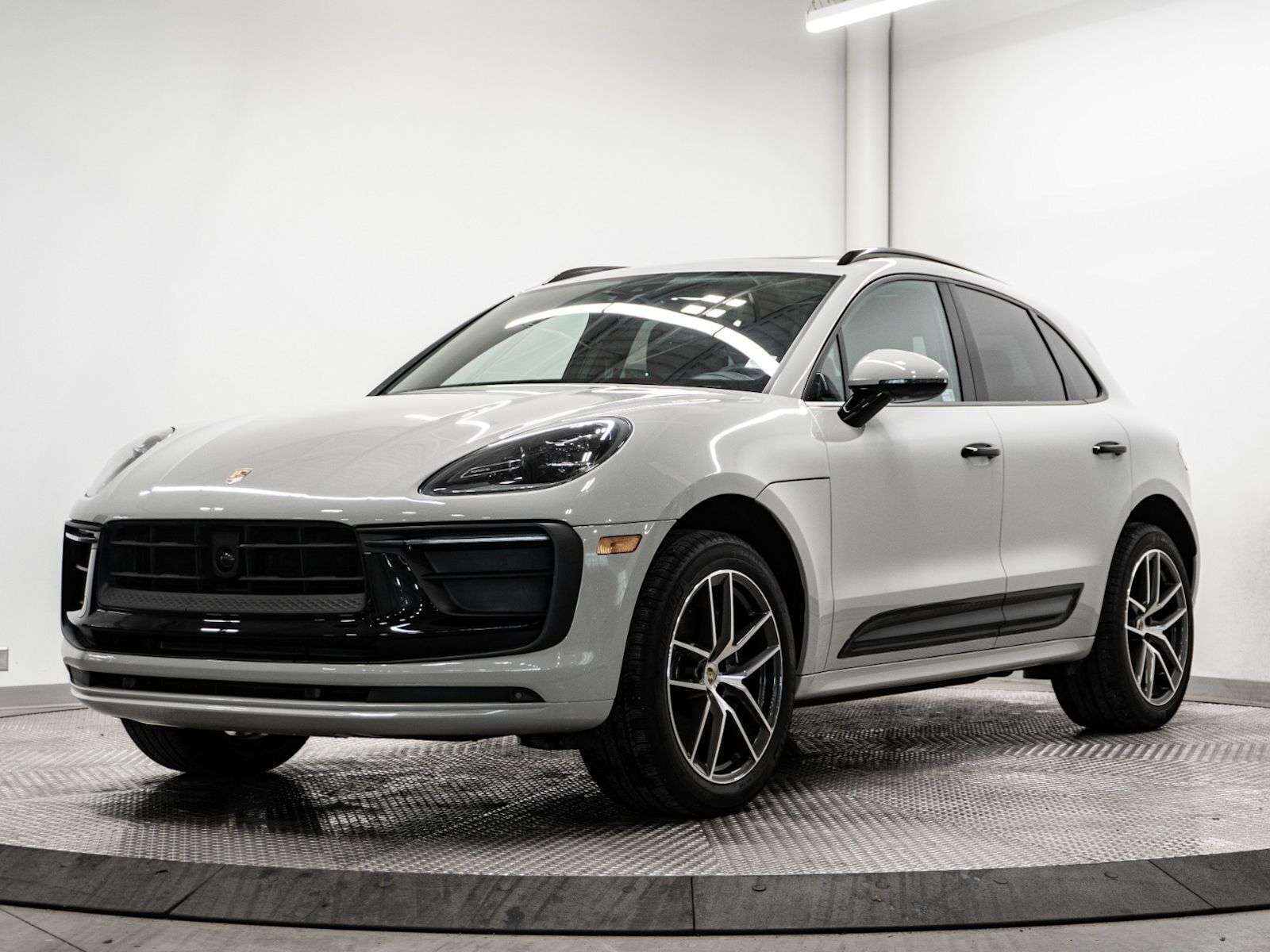 2025 Porsche Macan |No Accidents, Porsche Service History, Upgraded W
