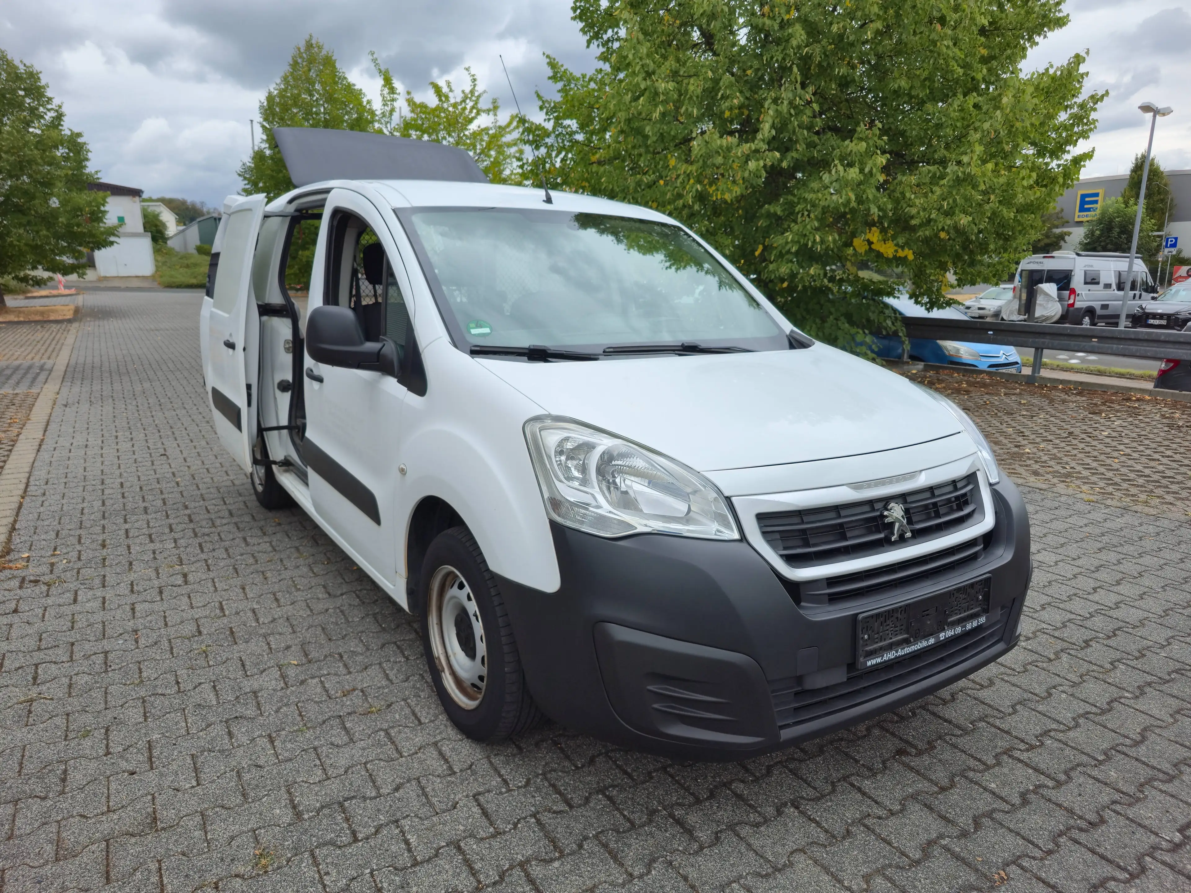 Peugeot Partner L1 Premium 1.Hand TÜV & Öl-Service NEU Top Zustand — photo 11
