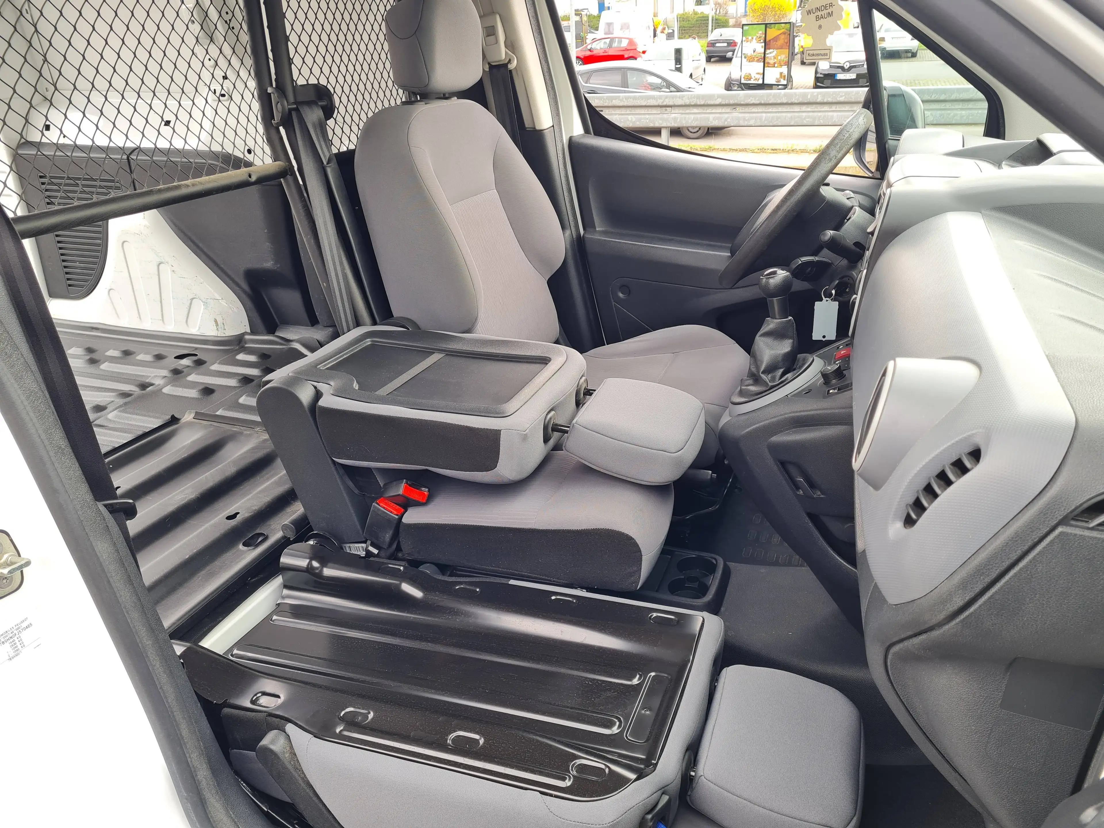 Peugeot Partner L1 Premium 1.Hand TÜV & Öl-Service NEU Top Zustand — photo 4