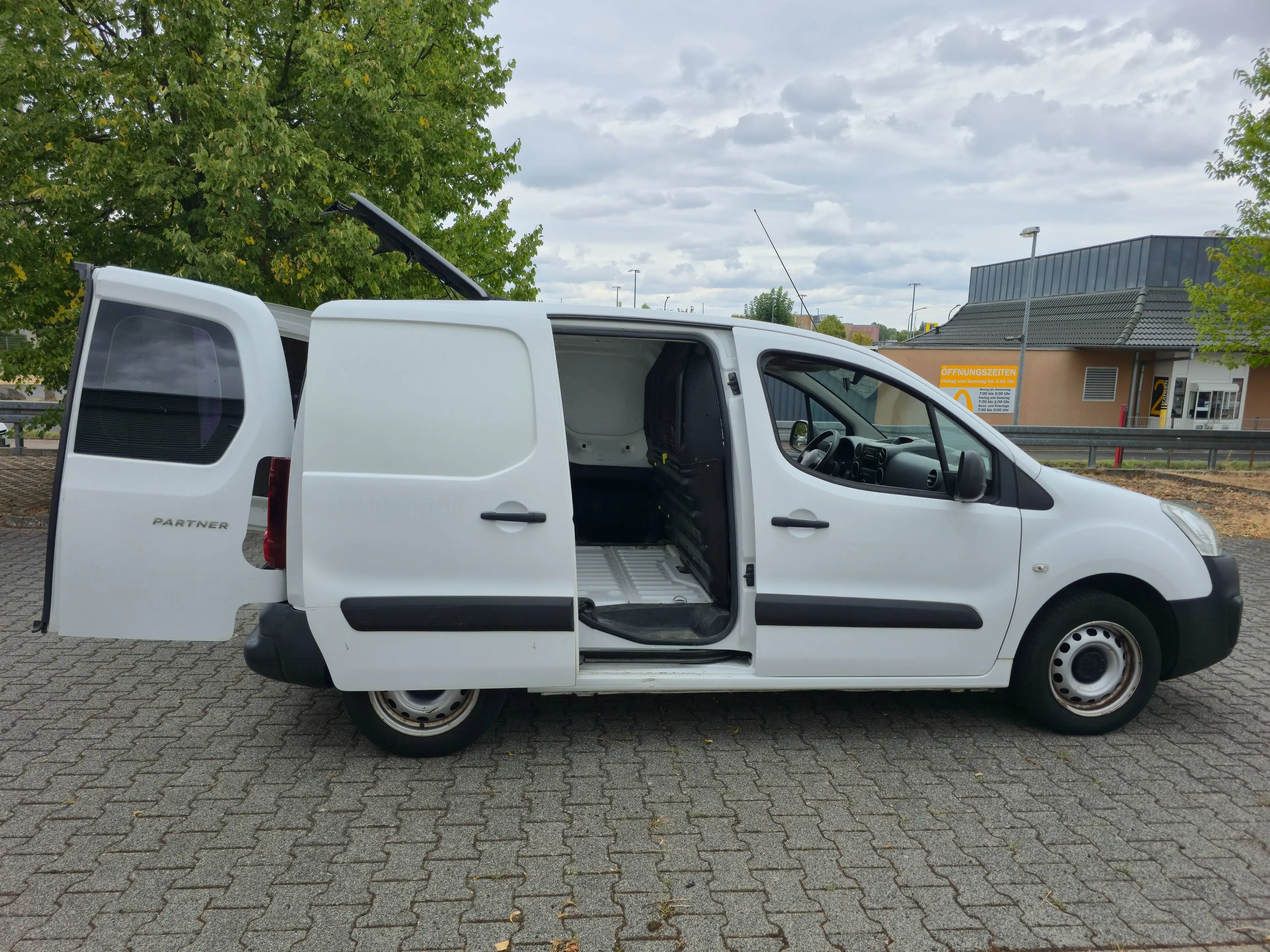Peugeot Partner L1 Premium 1.Hand TÜV & Öl-Service NEU Top Zustand — photo 2