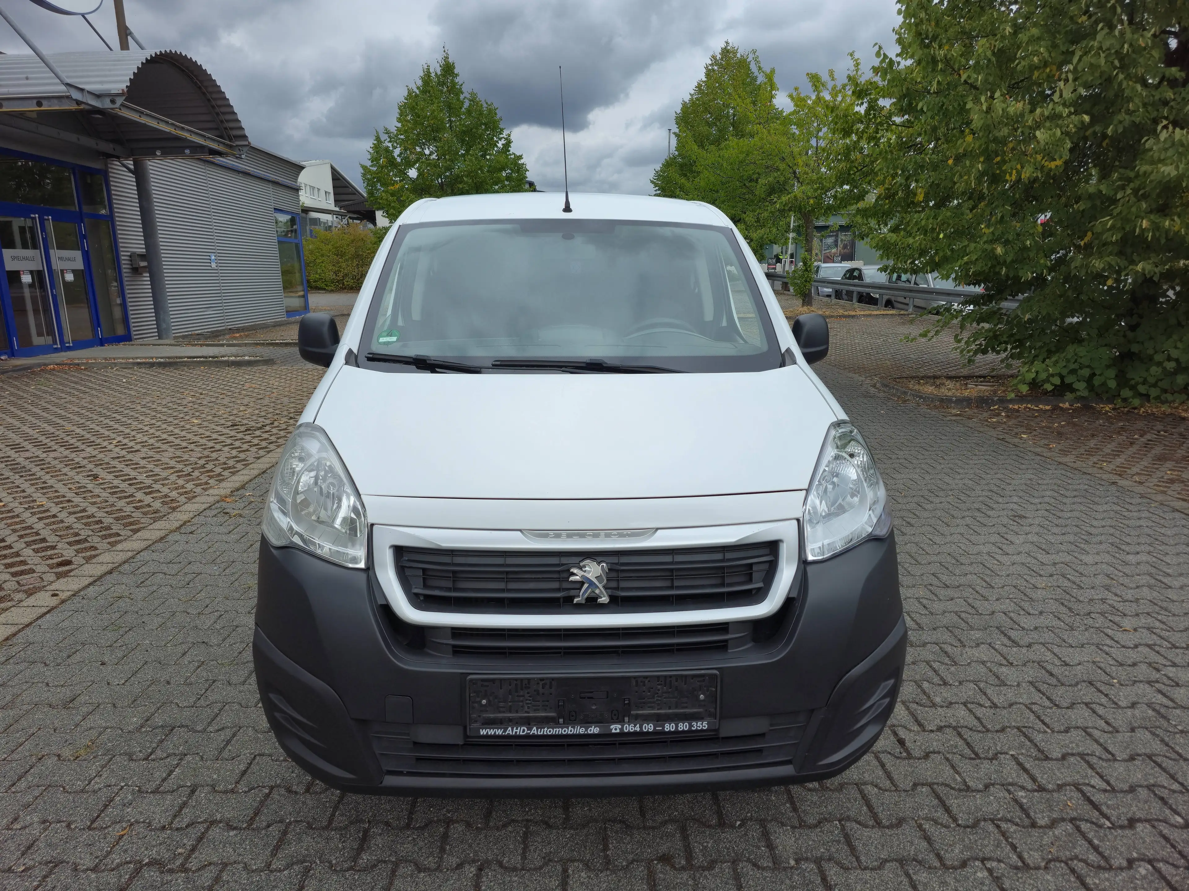 Peugeot Partner L1 Premium 1.Hand TÜV & Öl-Service NEU Top Zustand — photo 12