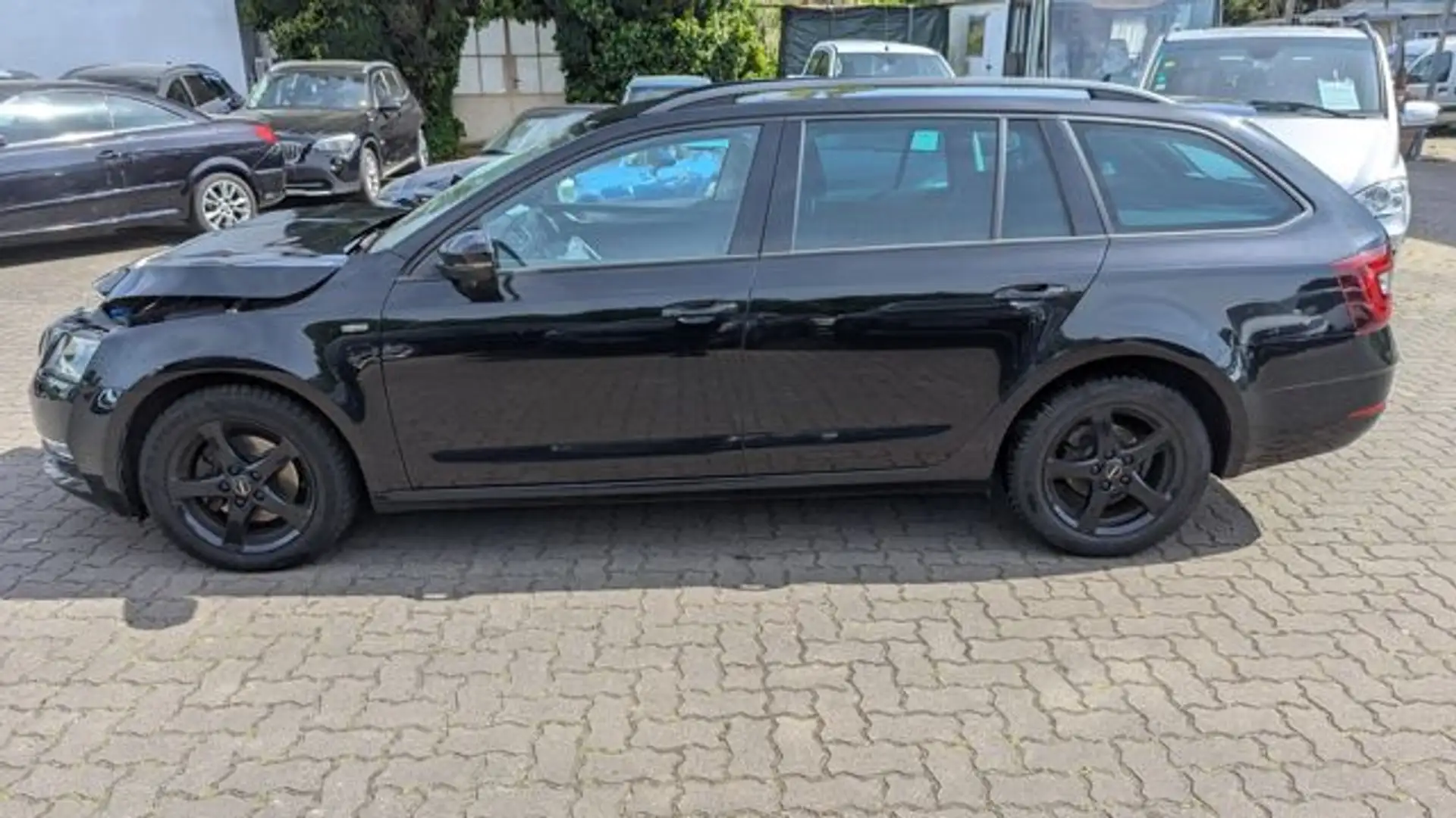 Skoda Octavia Combi 2.0 TDI Soleil Negro - 2