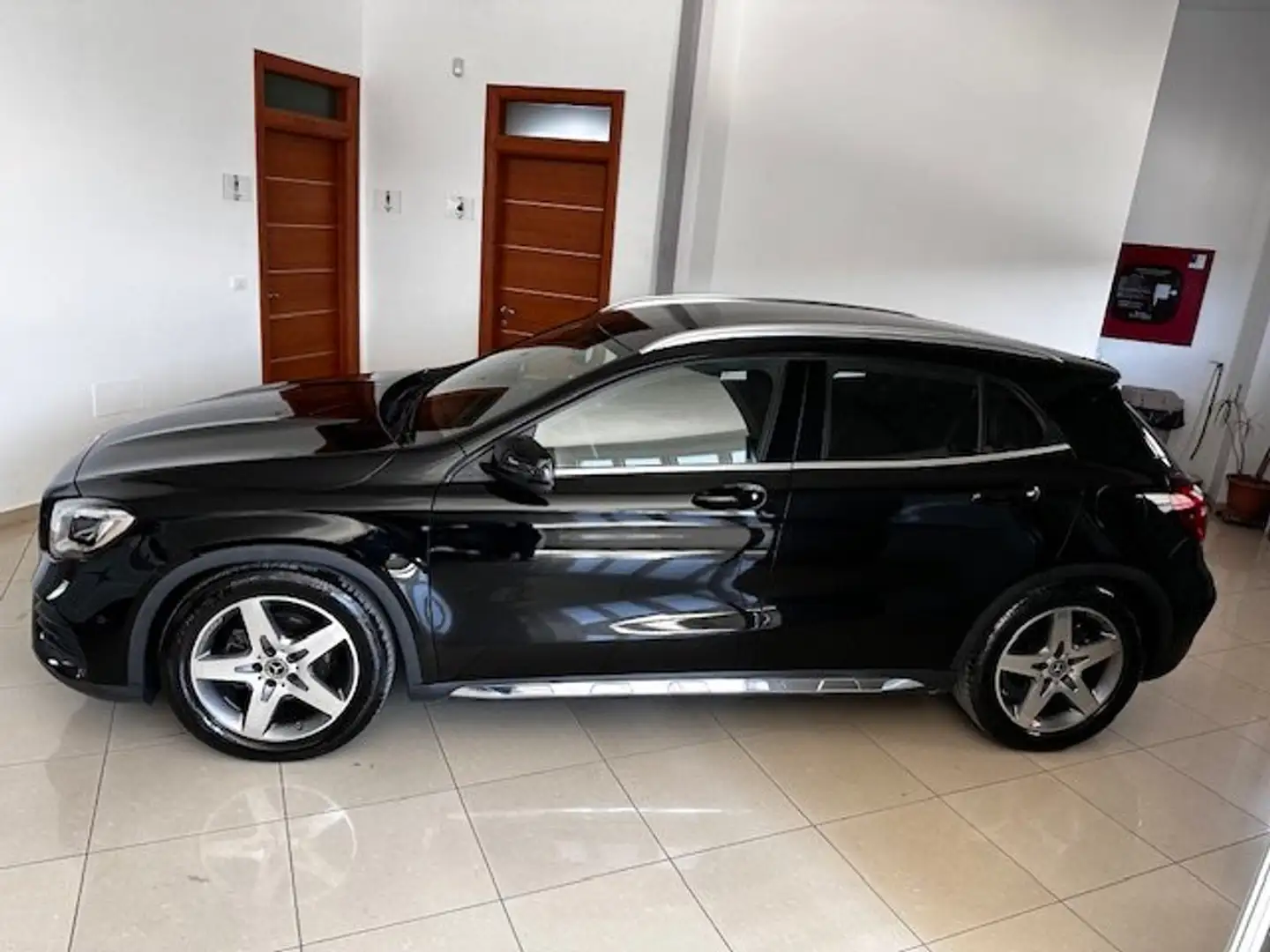 Mercedes-Benz GLA 180 Premium Nero - 2