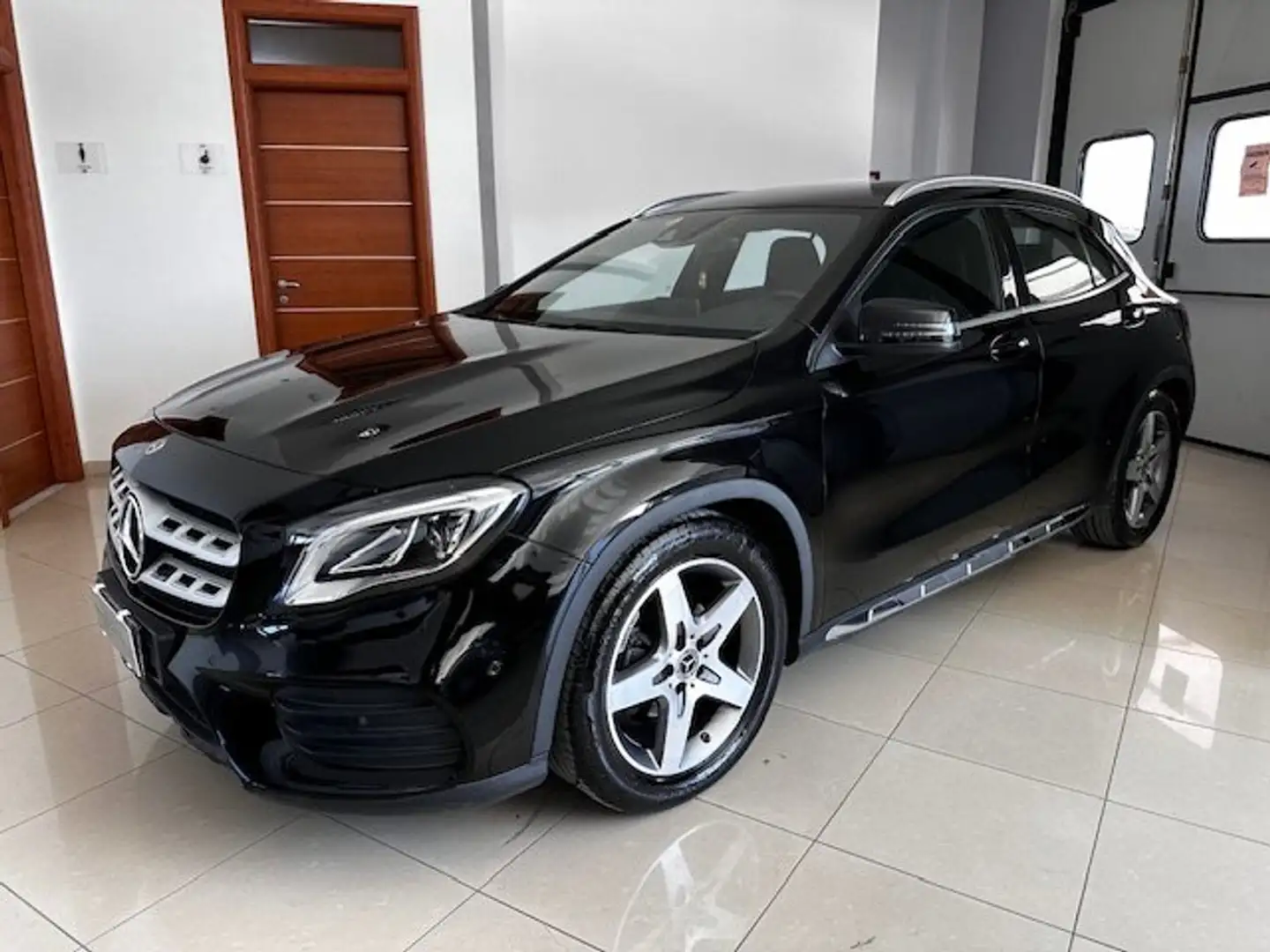 Mercedes-Benz GLA 180 Premium Nero - 1