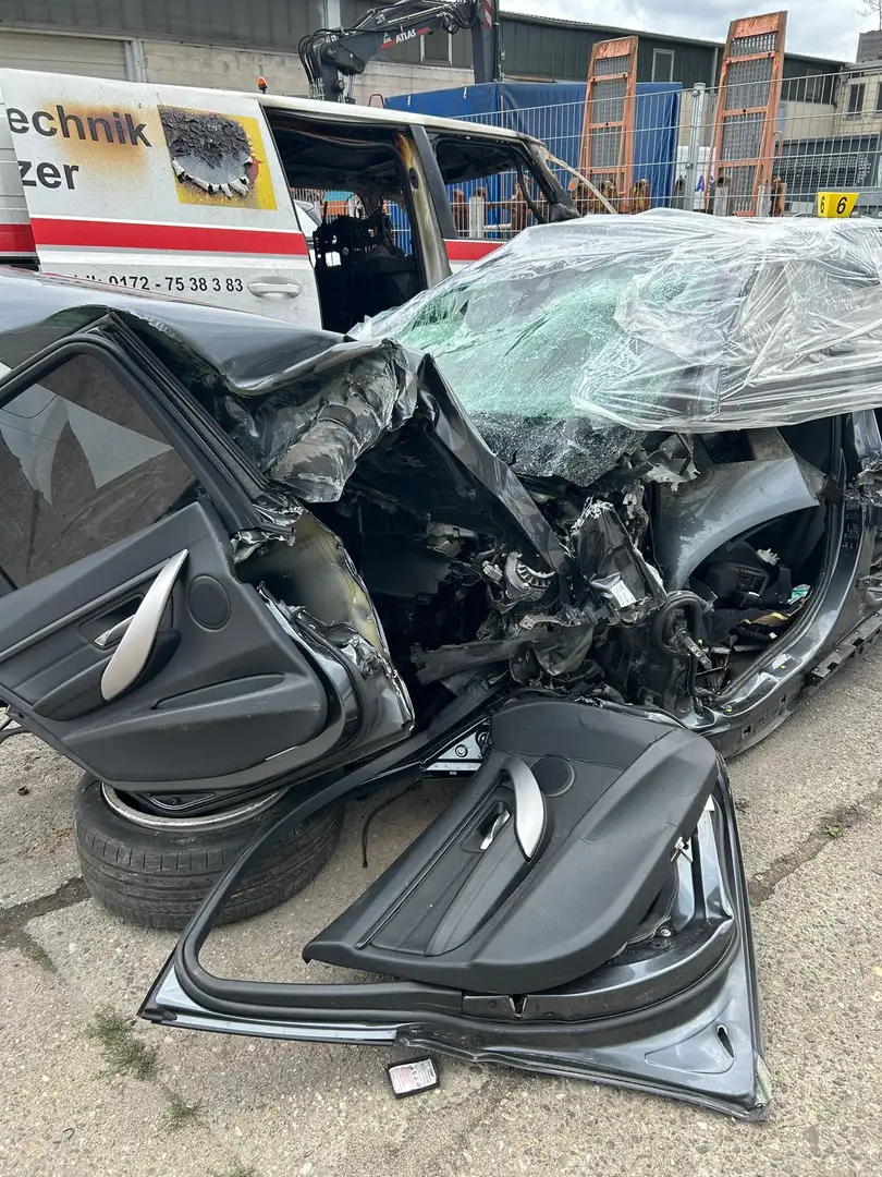 BMW 320 320d Sport-Aut.,M-Paket,Leder,Navi,Head-up,Schiebe Gris - 2