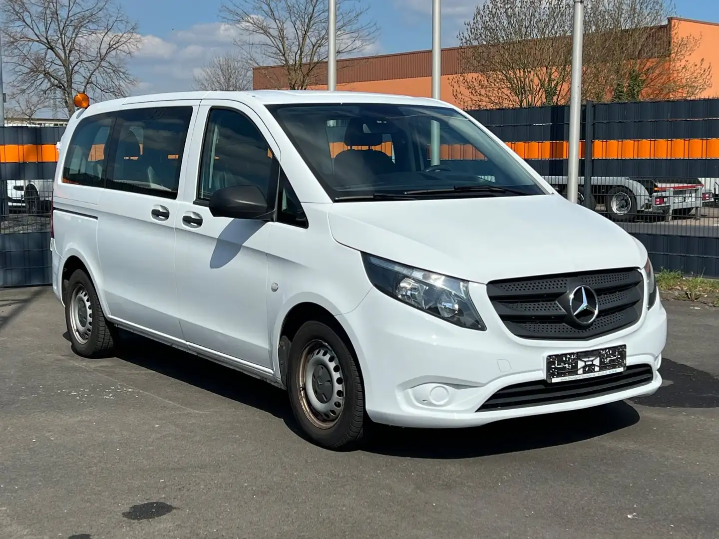 Mercedes-Benz Vito Tourer 109/110/111/114 CDI Base FWD kompakt bijela - 1