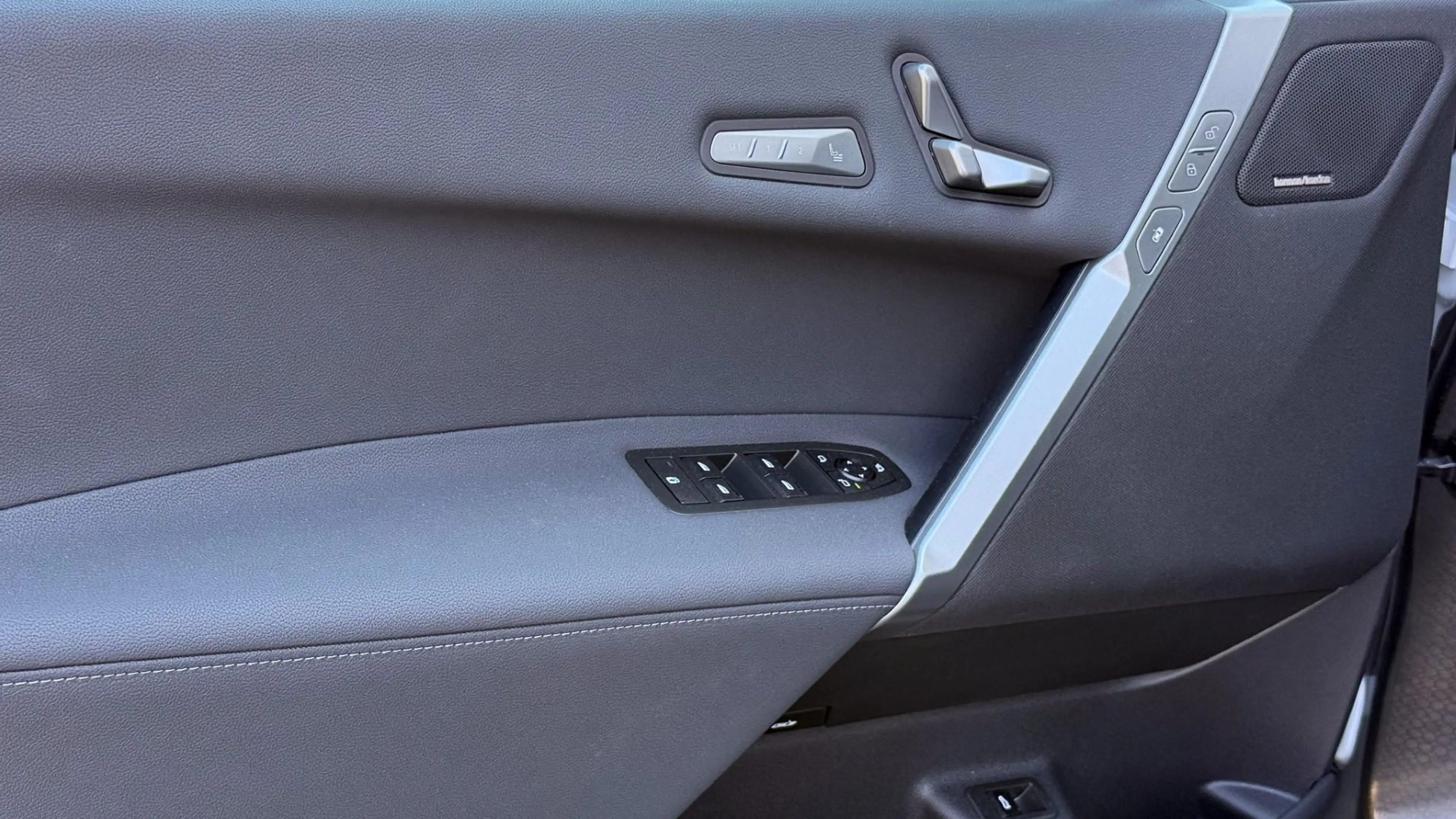 BMW iX xDrive45 M-Sportpaket — photo 11