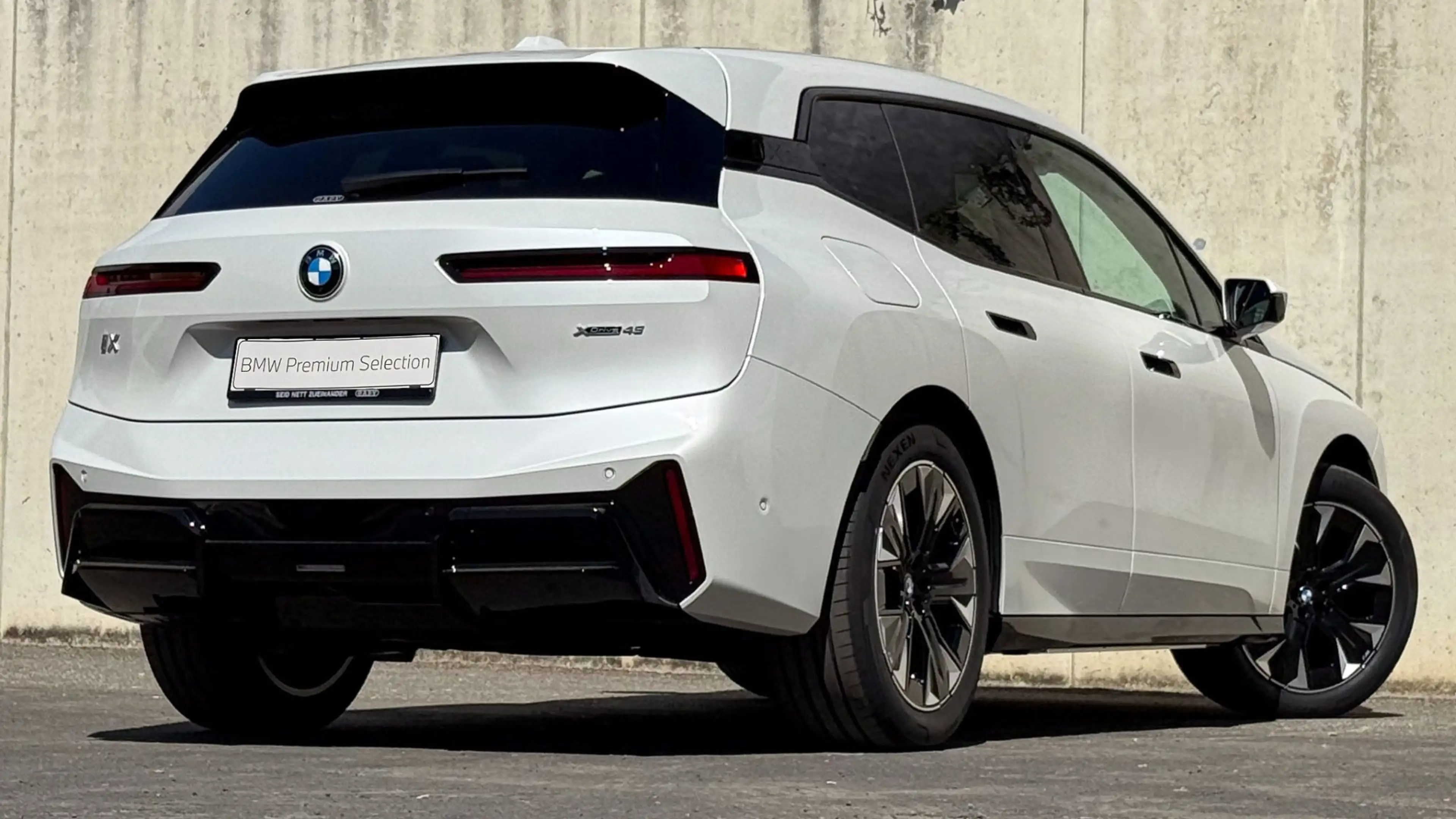 BMW iX xDrive45 M-Sportpaket — photo 3