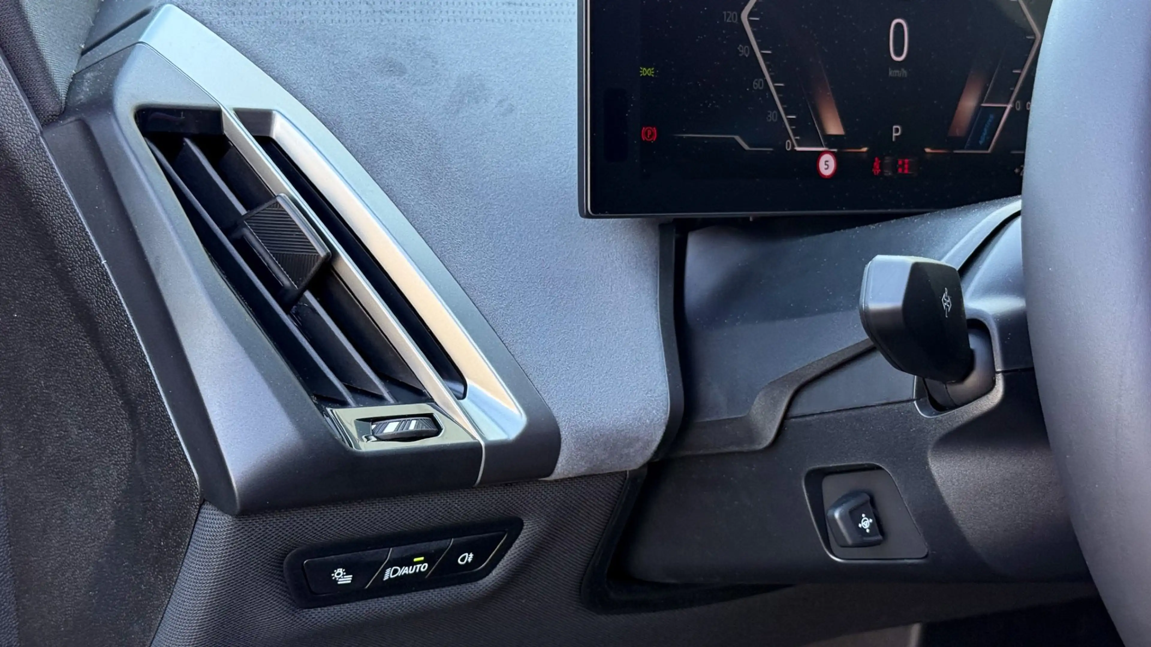 BMW iX xDrive45 M-Sportpaket — photo 10