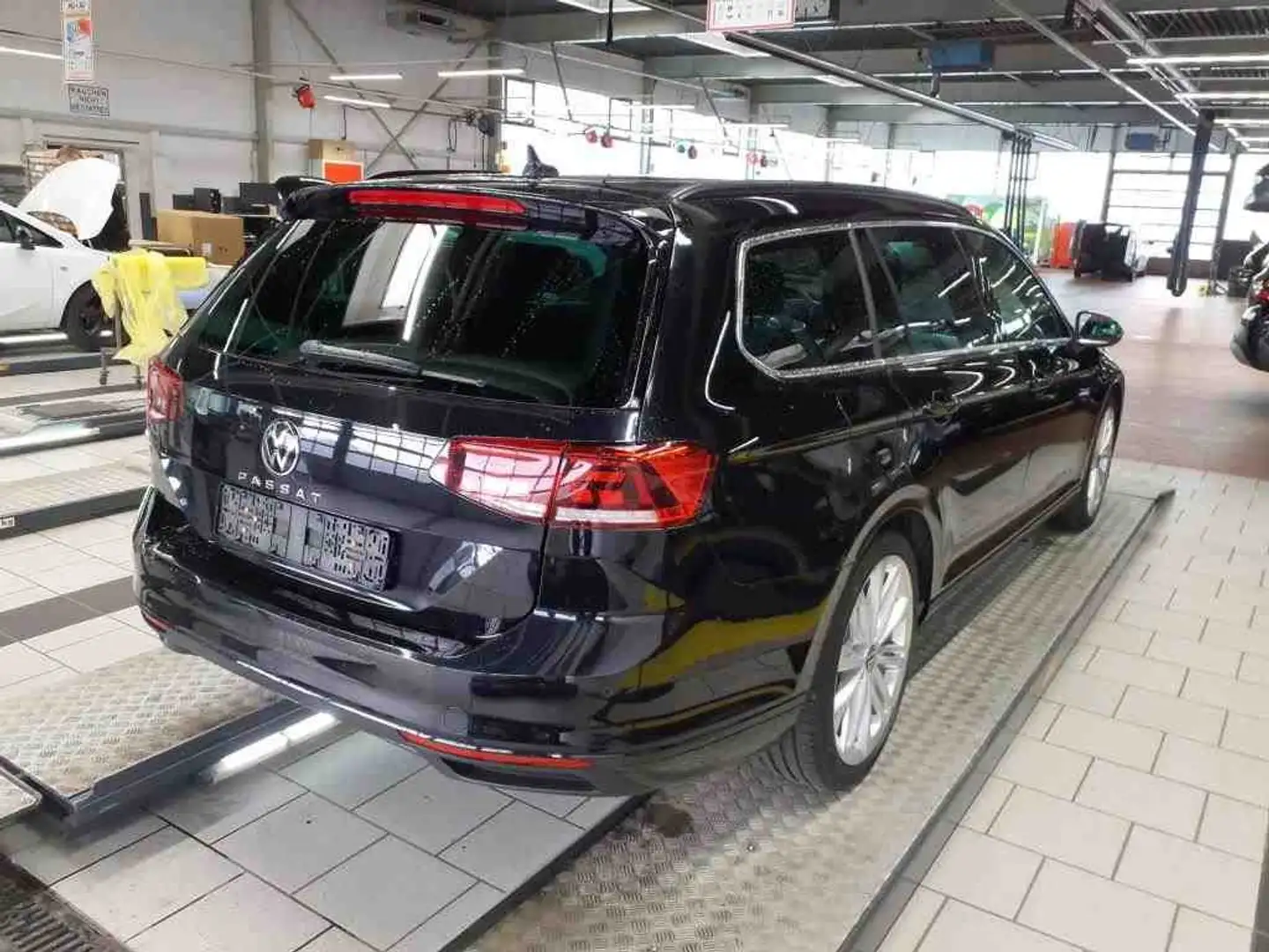 Volkswagen Passat Variant Business 2.0TDI 285,-ohne Anzahlung Navi AHK App- Schwarz - 2