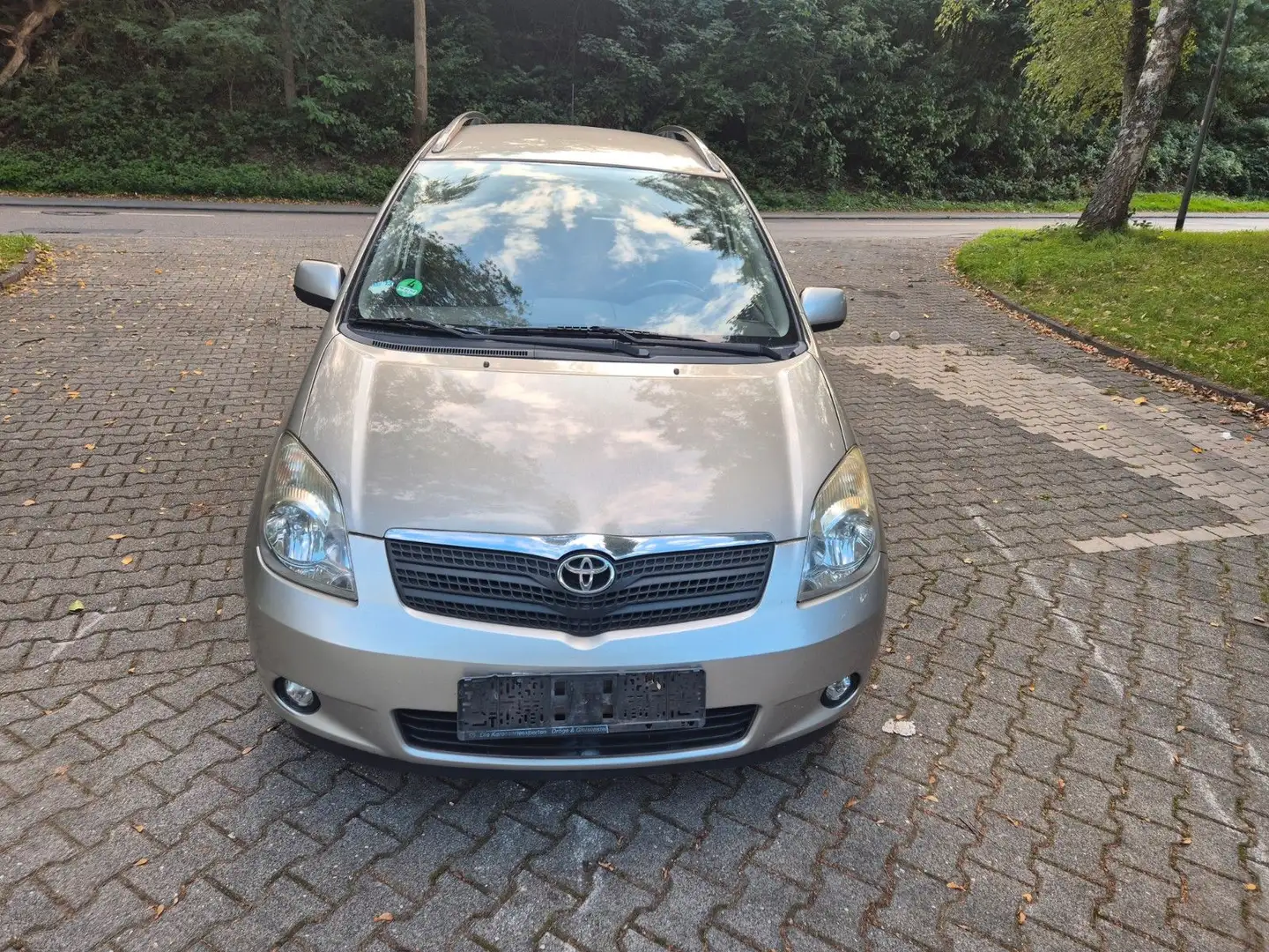 Toyota Corolla Verso Beige - 1