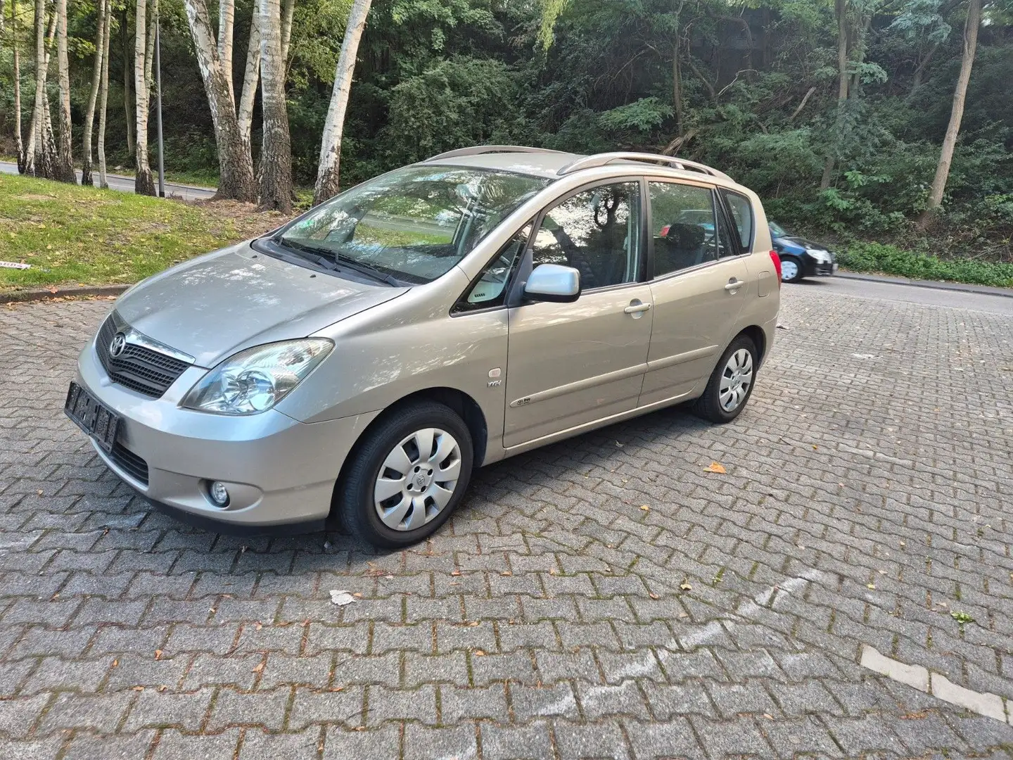 Toyota Corolla Verso Beige - 2