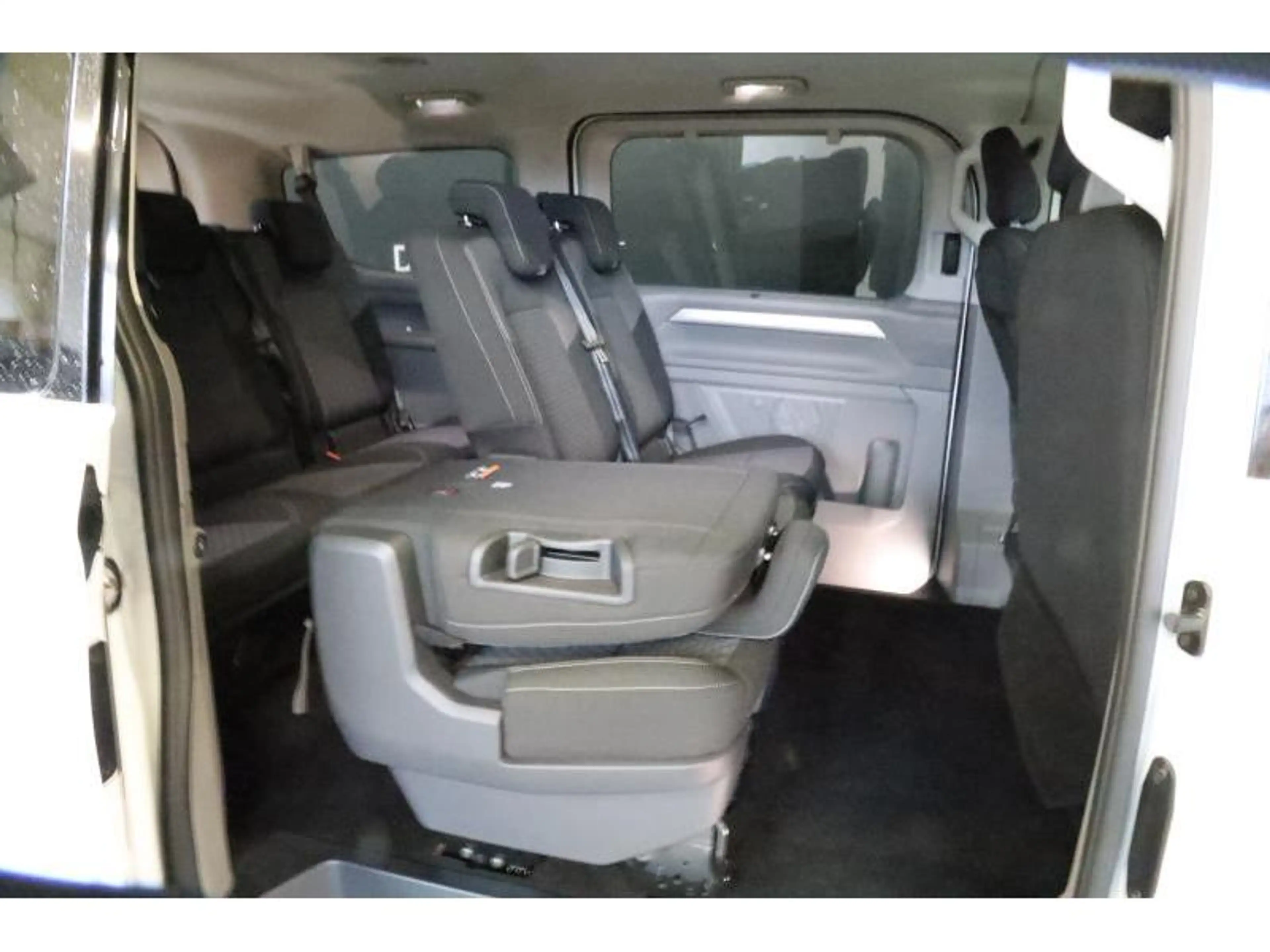 Volkswagen T7 Caravelle STYLE COURT A8 — photo 15