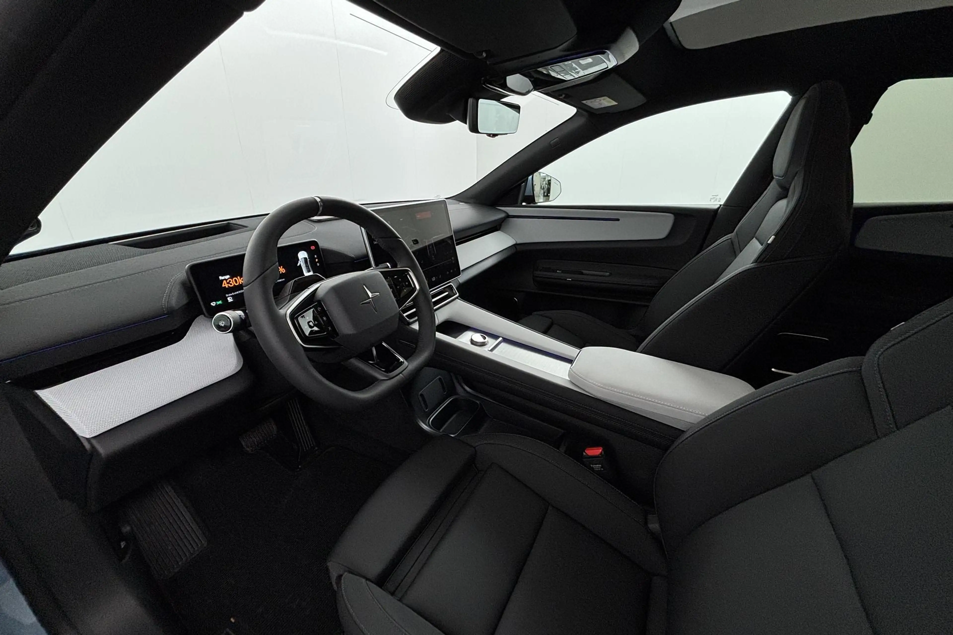 Polestar 4 Long Range Single motor Plus 100 kWh Premium elekt — photo 14