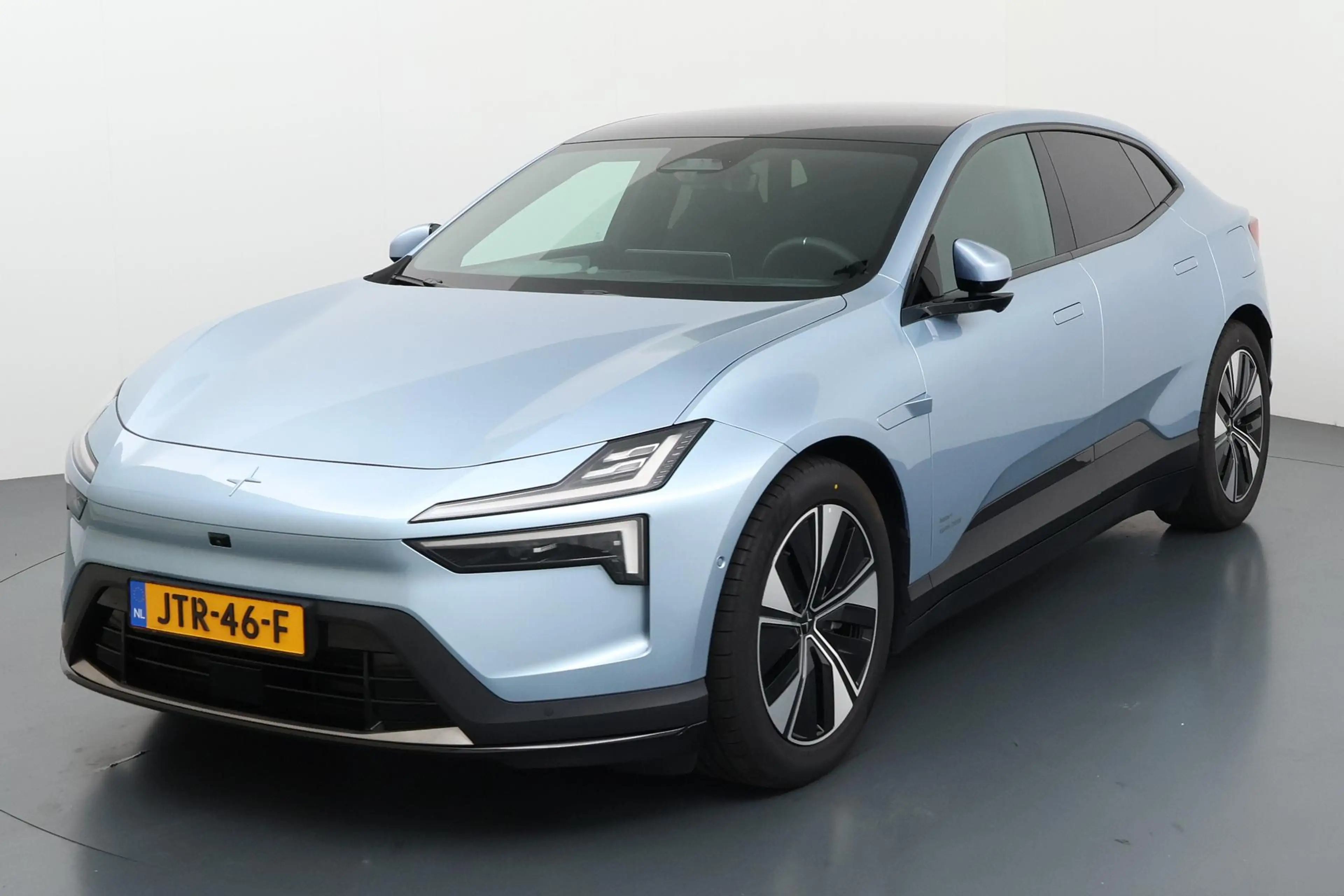 Polestar 4 Long Range Single motor Plus 100 kWh Premium elekt — photo 7