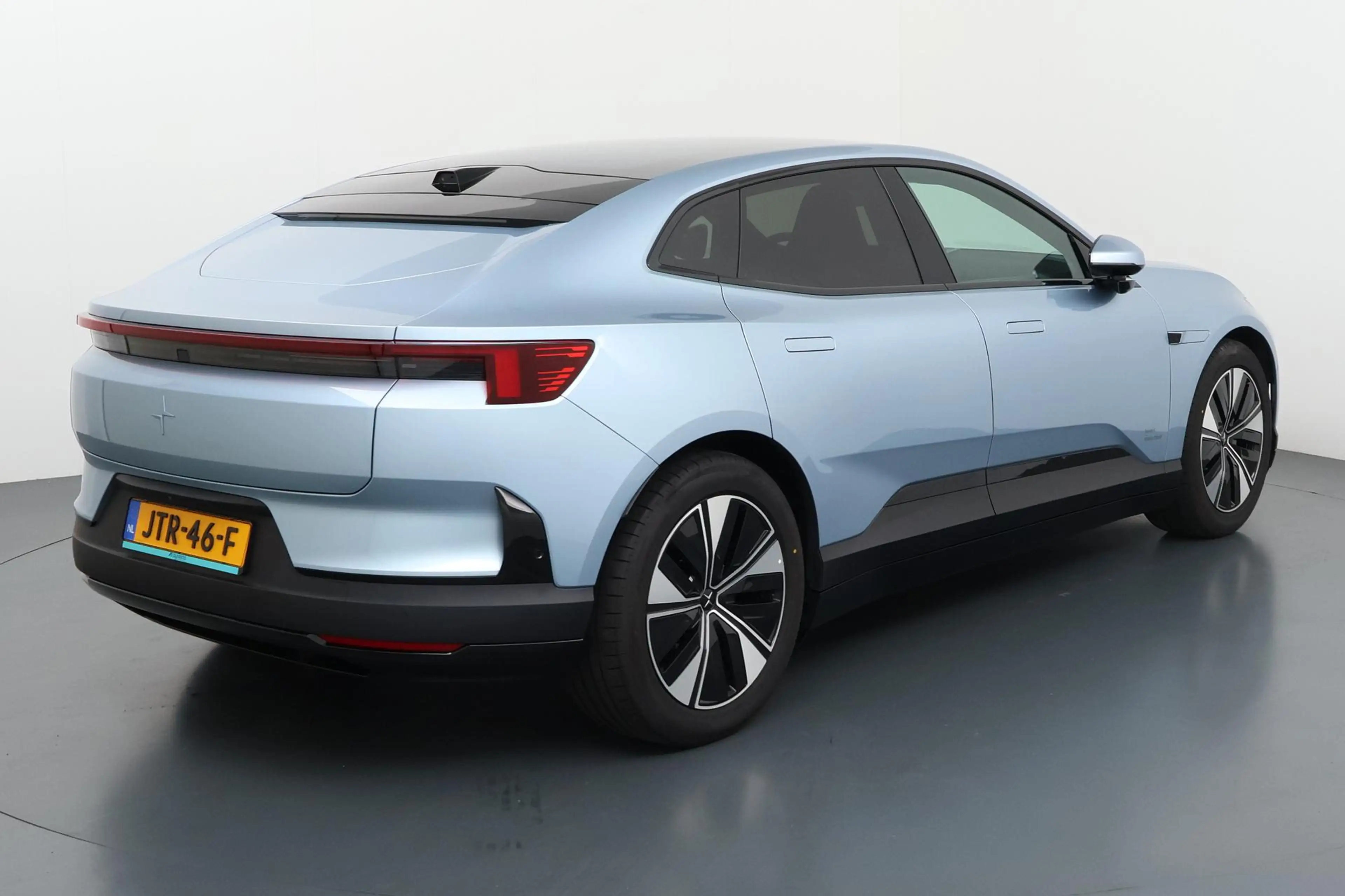 Polestar 4 Long Range Single motor Plus 100 kWh Premium elekt — photo 6